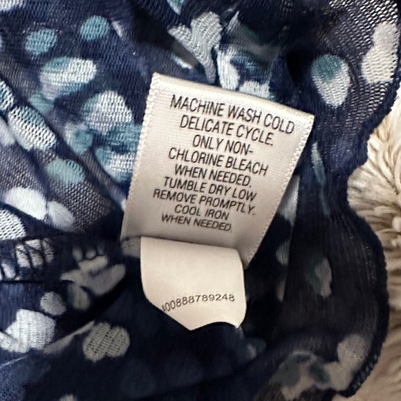 Apt. 9 Petite Blue and White Floral Patterned Blouse - Picture 8 of 8